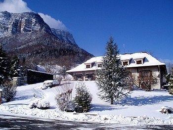 Logis Au Pas De L'Alpette Chapareillan Exterior photo